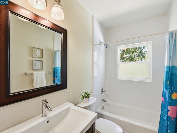 12 Moss Ln, Lafayette CA 94549