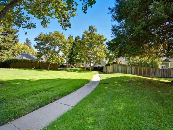 12 Moss Ln, Lafayette CA 94549