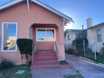 5553 Harvey Ave