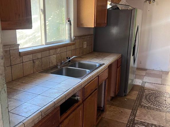 5553 Harvey Ave, Oakland CA 94621