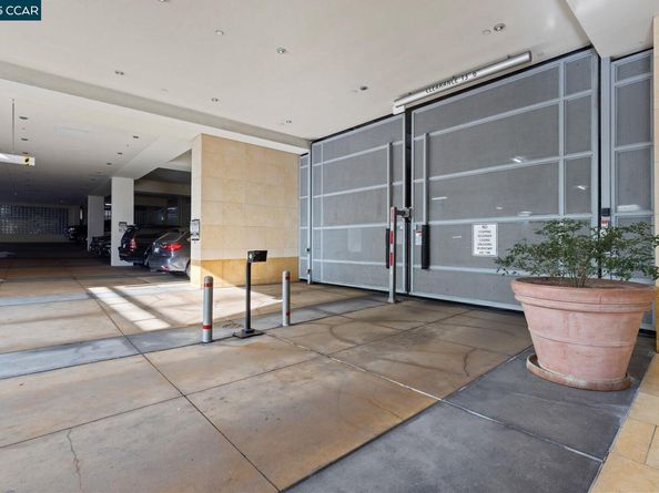 1 Lakeside Dr 1404, Oakland CA 94612