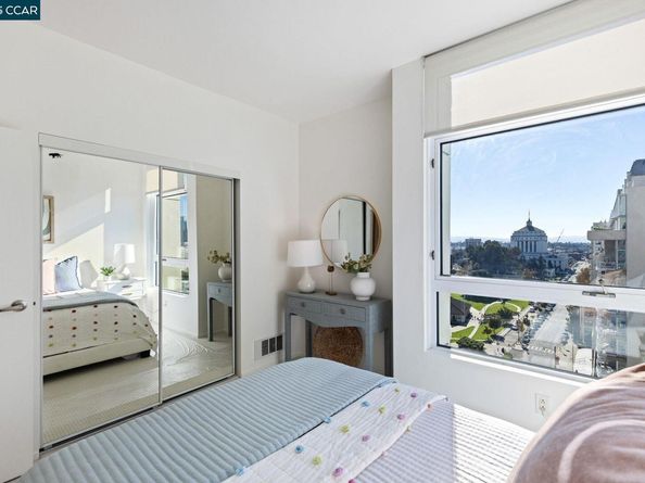 1 Lakeside Dr 1404, Oakland CA 94612