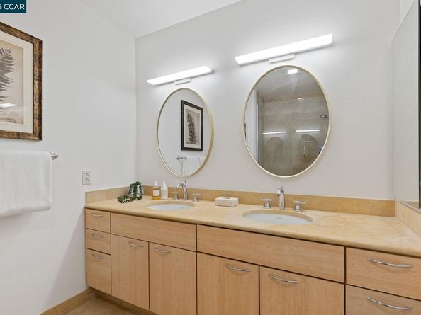 1 Lakeside Dr 1404, Oakland CA 94612