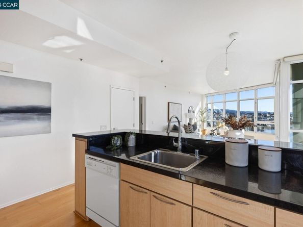 1 Lakeside Dr 1404, Oakland CA 94612