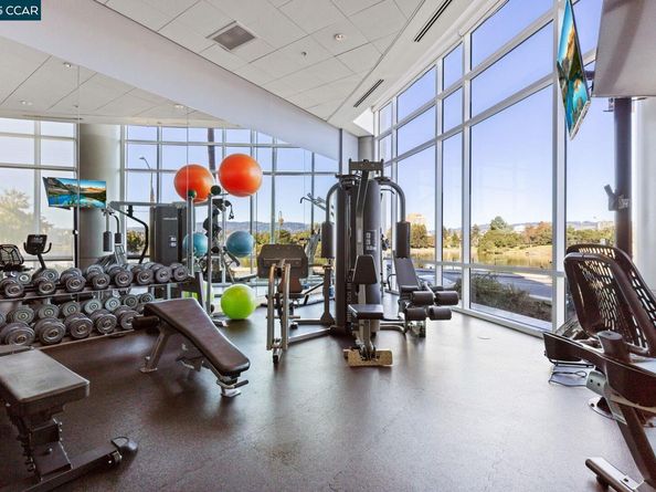 1 Lakeside Dr 1404, Oakland CA 94612