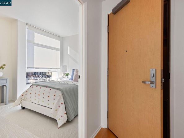 1 Lakeside Dr 1404, Oakland CA 94612