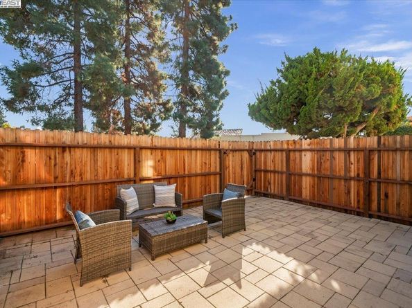 2253 Kalenda Cmn, Fremont CA 94539