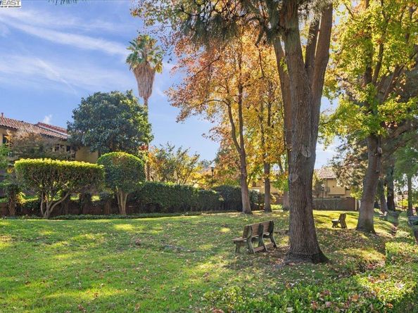 2253 Kalenda Cmn, Fremont CA 94539