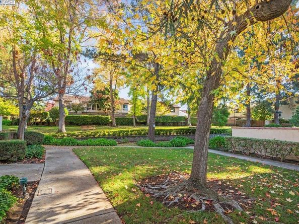 2253 Kalenda Cmn, Fremont CA 94539