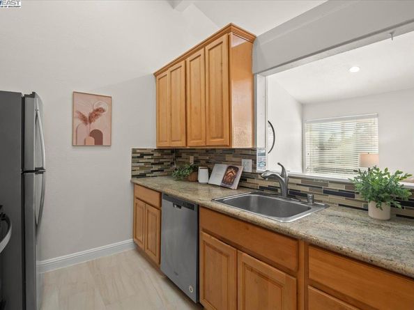 2253 Kalenda Cmn, Fremont CA 94539