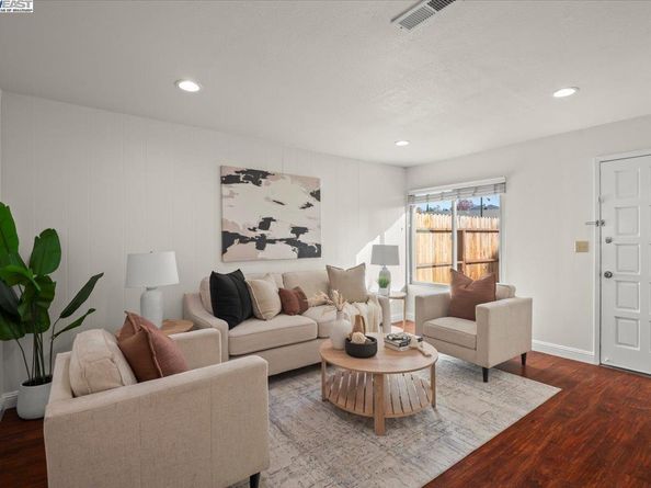 2253 Kalenda Cmn, Fremont CA 94539