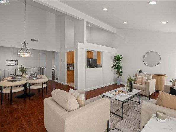 2253 Kalenda Cmn, Fremont CA 94539