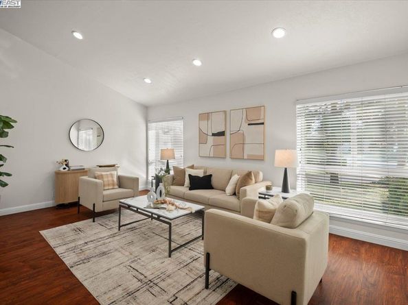 2253 Kalenda Cmn, Fremont CA 94539