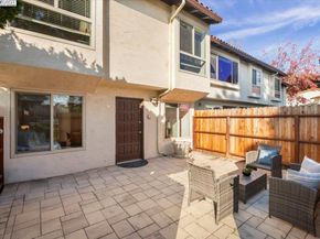 2253 Kalenda Cmn, Fremont CA 94539