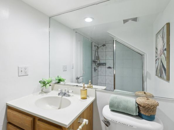 3064 E 15th ST, Oakland CA 94601