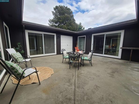 725 Vaqueros Ave, Rodeo CA 94572