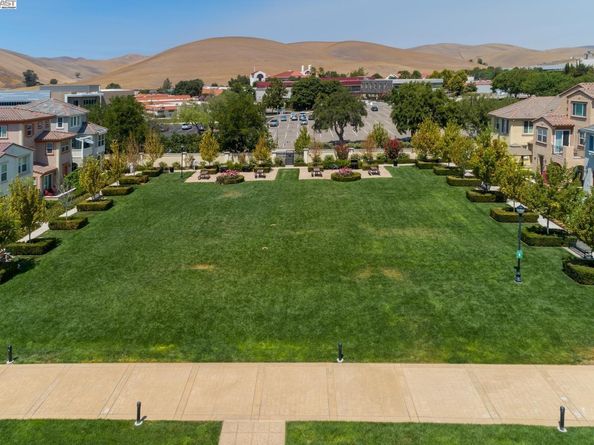 25 Heligan Ln 9, Livermore CA 94551