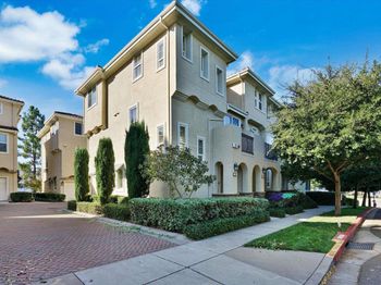 25 Heligan Ln