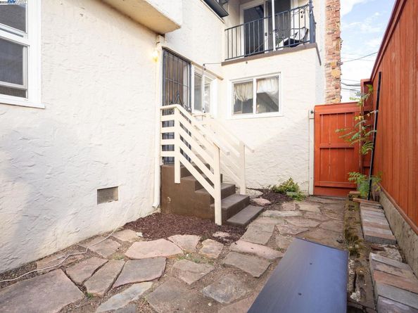 2925 El Monte Ave, Oakland CA 94605