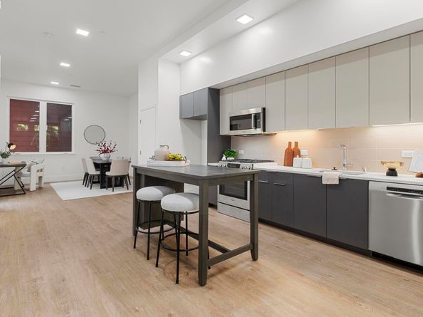 1545 32nd Street 104, Oakland CA 94608