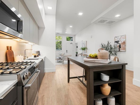1545 32nd Street 104, Oakland CA 94608