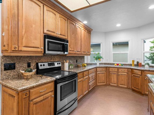 912 Brown St, Martinez CA 94553