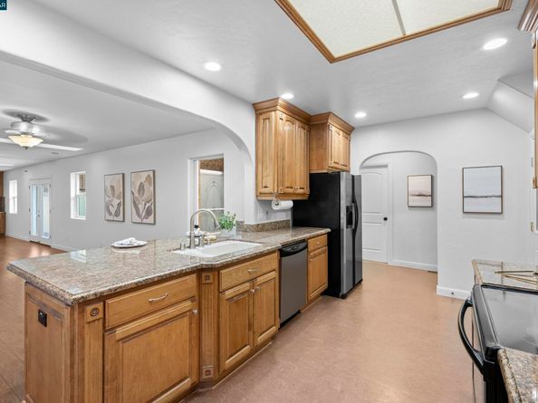 912 Brown St, Martinez CA 94553