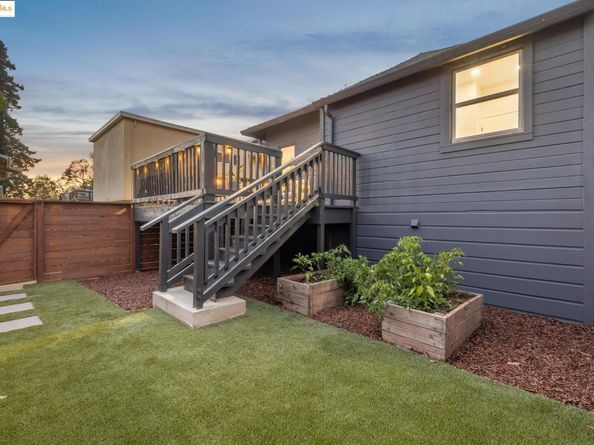 737 61st St, Oakland CA 94609