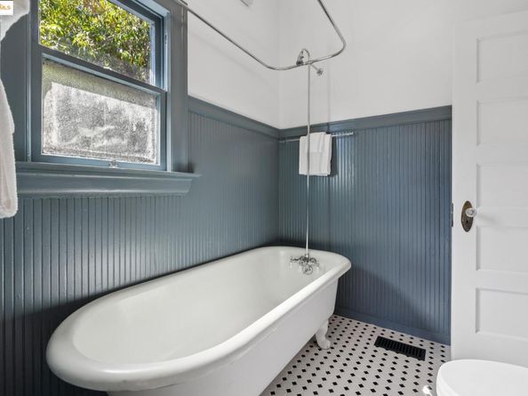 737 61st St, Oakland CA 94609