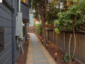737 61st St, Oakland CA 94609