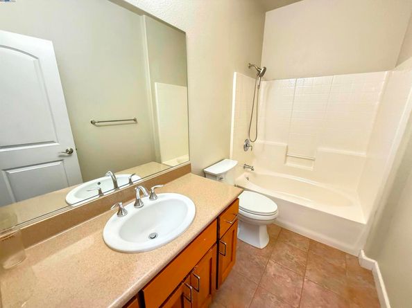 653 Macarthur Blvd, San Leandro CA 94577