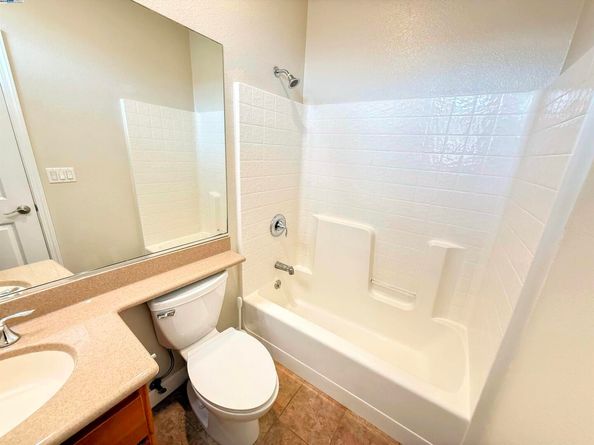 653 Macarthur Blvd, San Leandro CA 94577