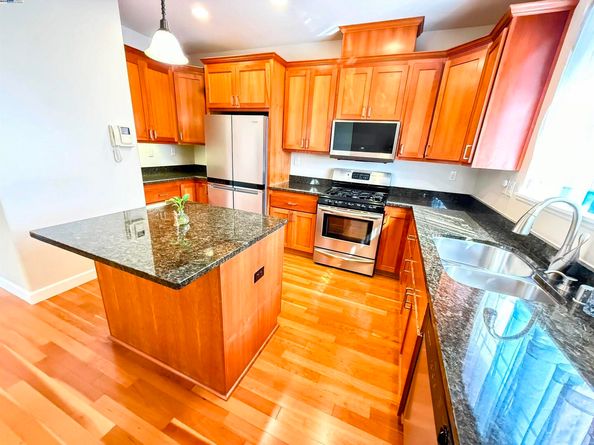 653 Macarthur Blvd, San Leandro CA 94577