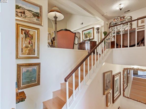 137 Parfait Ln, Alameda CA 94502