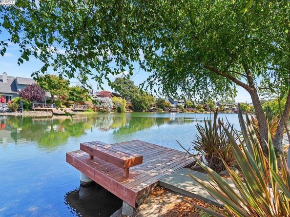 137 Parfait Ln, Alameda CA 94502