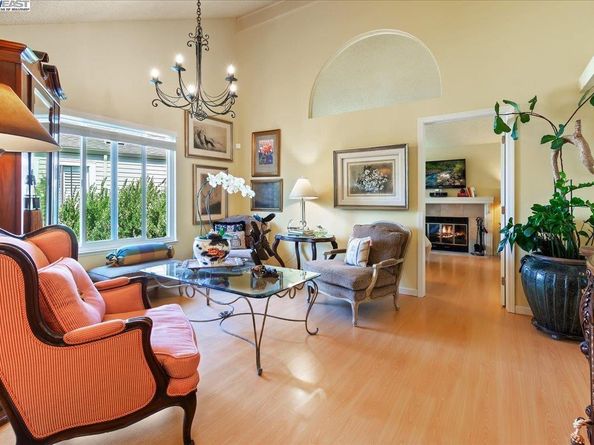 137 Parfait Ln, Alameda CA 94502