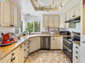 137 Parfait Ln, Alameda CA 94502
