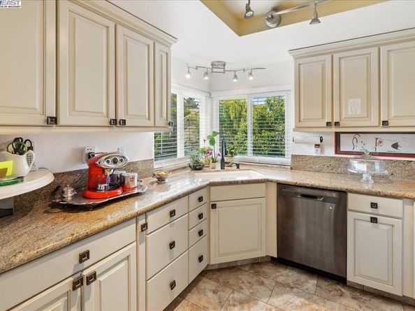 137 Parfait Ln, Alameda CA 94502