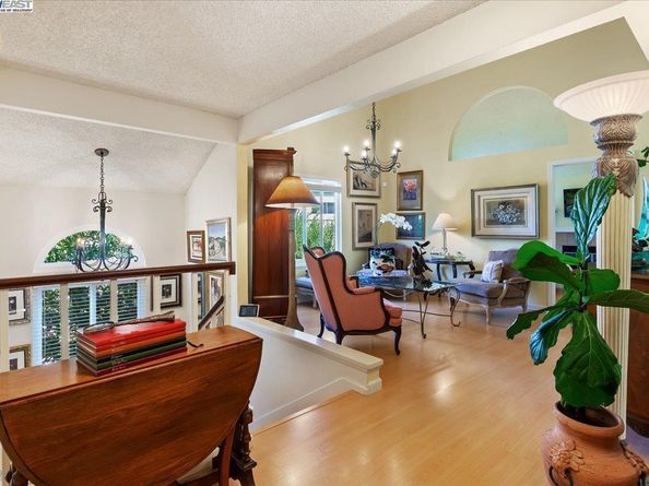 137 Parfait Ln, Alameda CA 94502