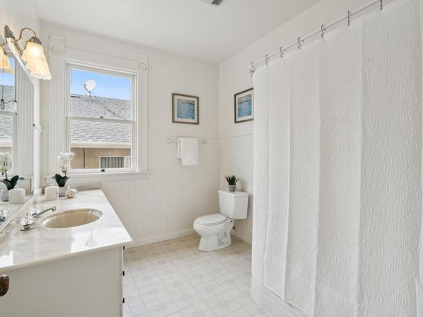 2120 Encinal Ave, Alameda CA 94501