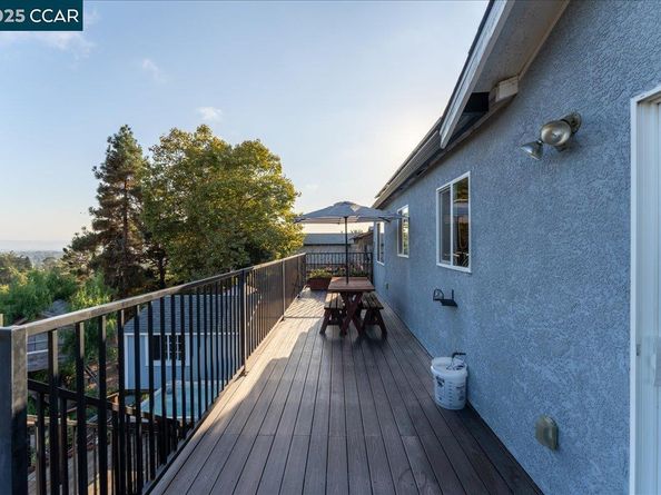 1236 Highland Blvd, Hayward CA 94542