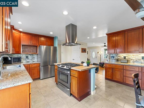 1236 Highland Blvd, Hayward CA 94542