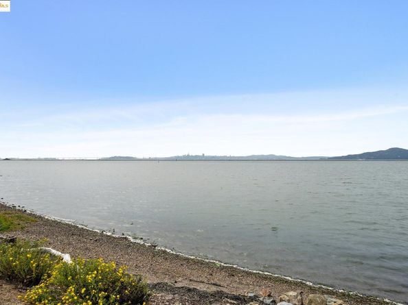 16 Sea Star Ct, Richmond CA 94801