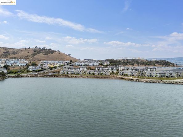 16 Sea Star Ct, Richmond CA 94801
