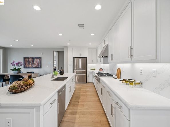 16 Sea Star Ct, Richmond CA 94801