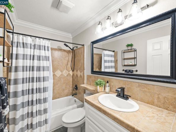 1221 Buckeye Ter, Clayton CA 94517