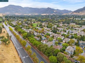 1221 Buckeye Ter, Clayton CA 94517