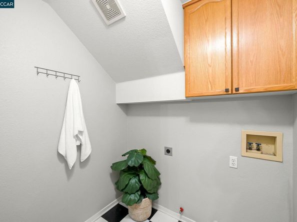 1221 Buckeye Ter, Clayton CA 94517