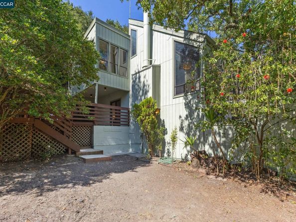 39 Saint Stephens Dr, Orinda CA 94563