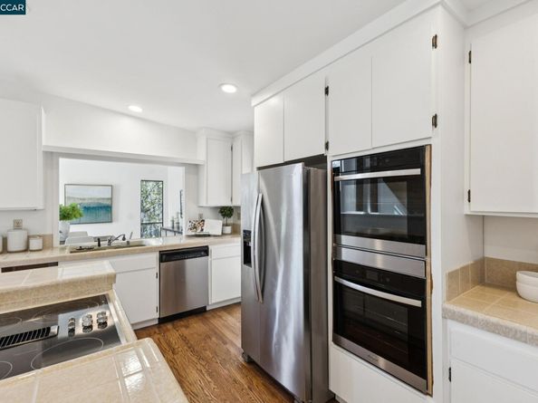 39 Saint Stephens Dr, Orinda CA 94563